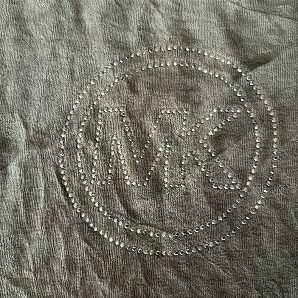 Michael Kor long sleeve sweat shirt . Nice feel and comforty.2 side slits and MK